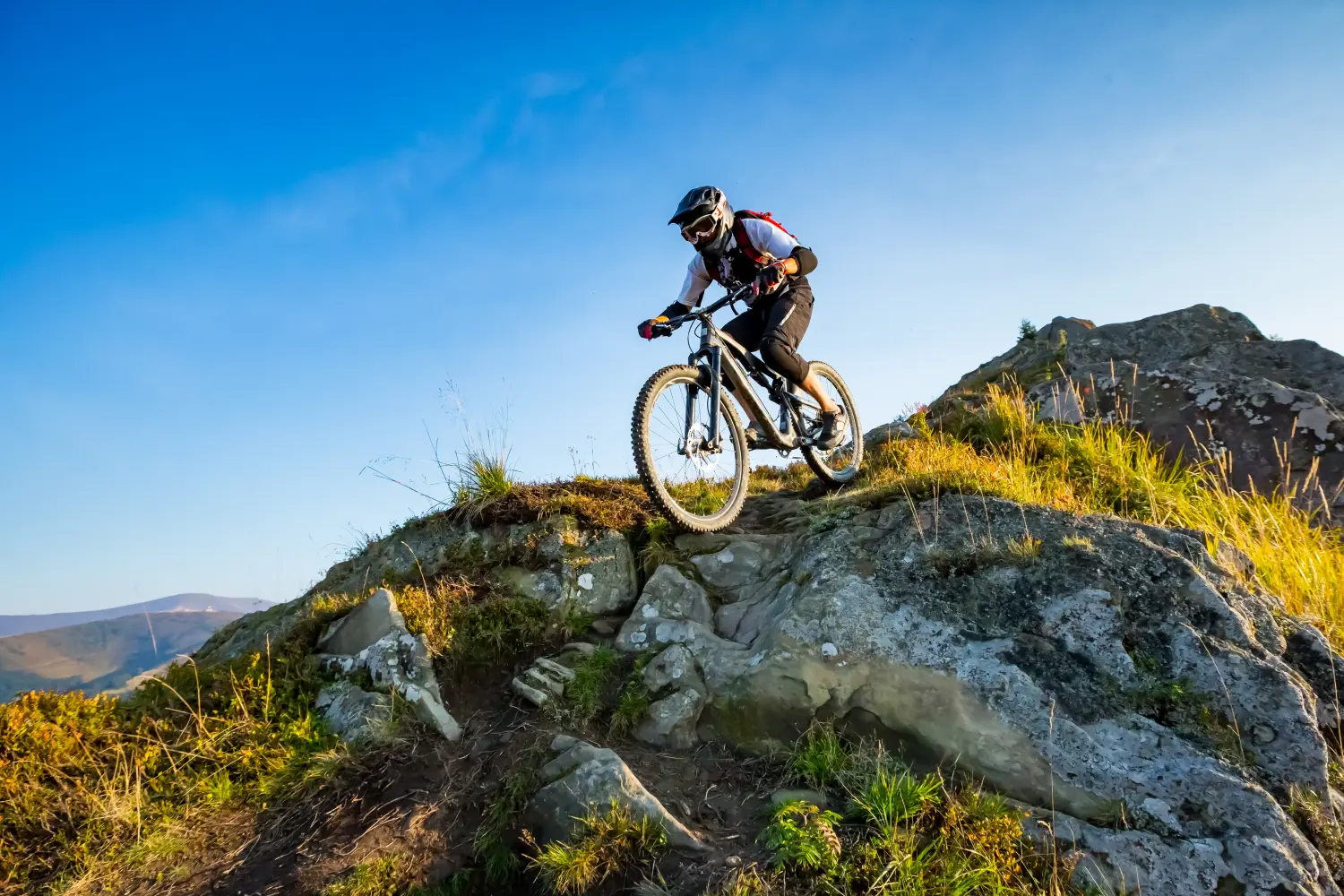 Rad-Sportshop Odenwaldbike - Ein Mann fährt Enduro